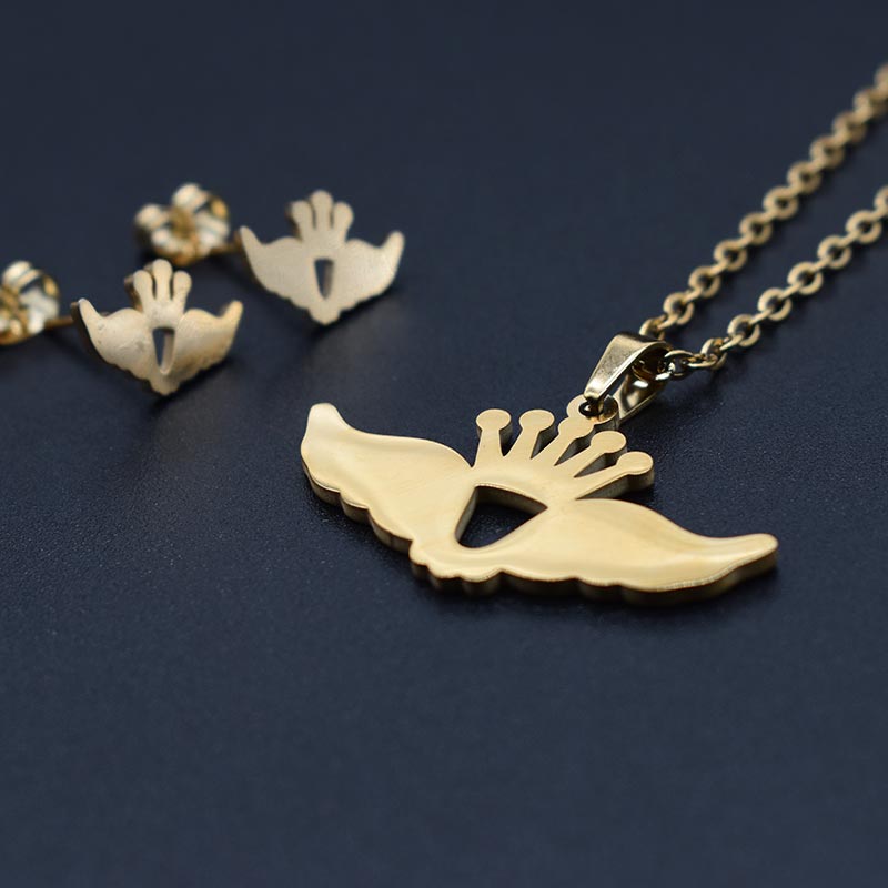 Set de Collar y Aretes Alitas con Coronita FSETK60